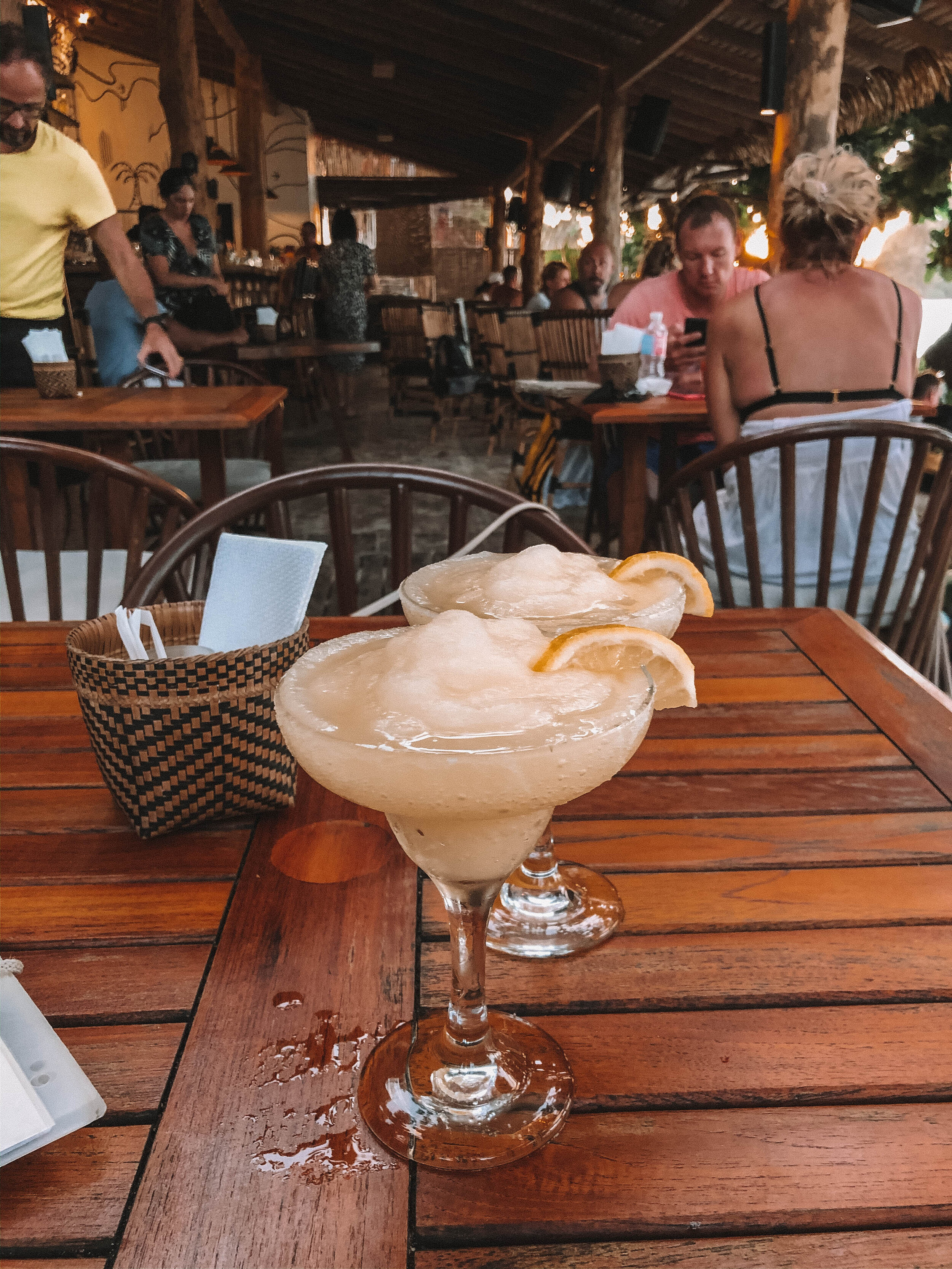 Restaurant le Beach Shack - Cocktails sur la plage - Las Cabanas - El Nido - Ile de Palawan - Philippines