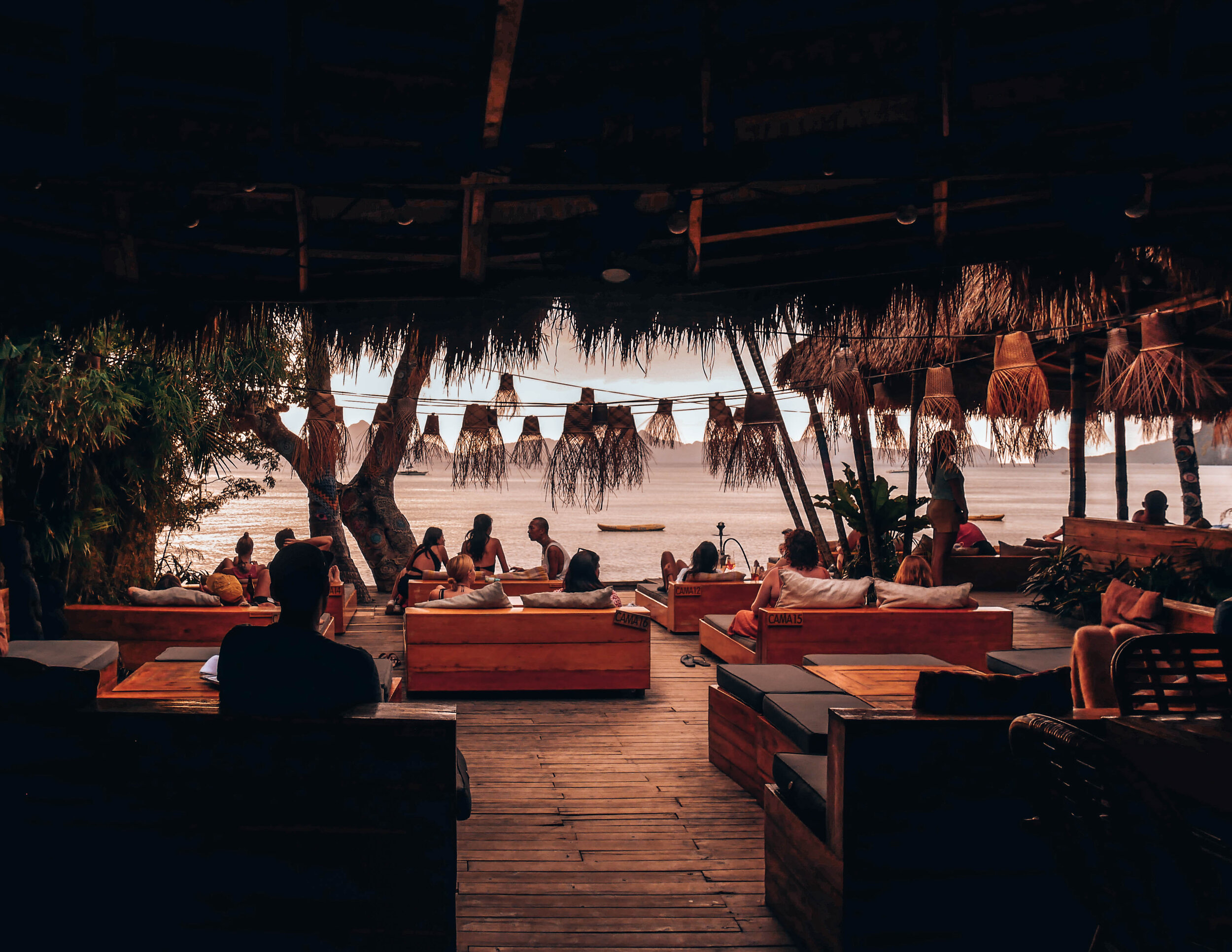 Restaurant Panorama Bar au coucher de soleil - Las Cabanas - El Nido - Ile de Palawan - Philippines