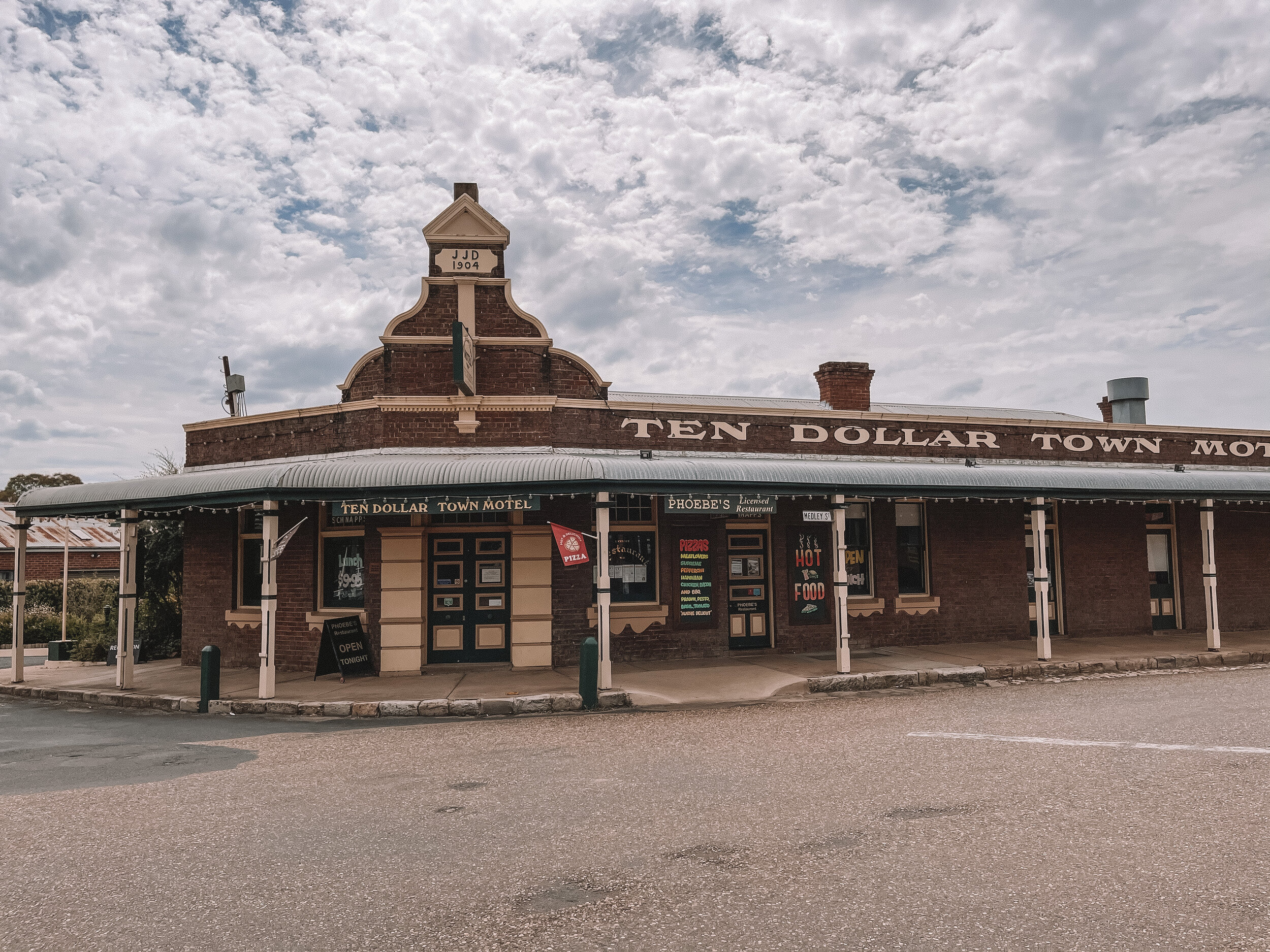 Ten Dollar Town Motel - Gulgong - New South Wales (NSW) - Australia
