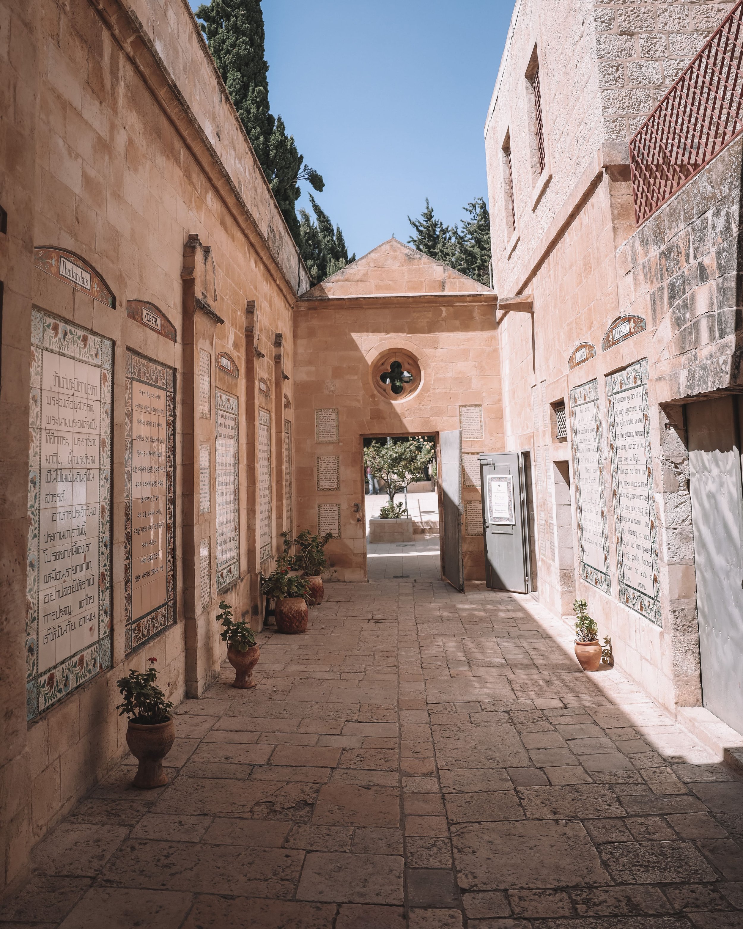 Long couloir à l'église Pater Noster - Vieille Ville - Jérusalem - Israël