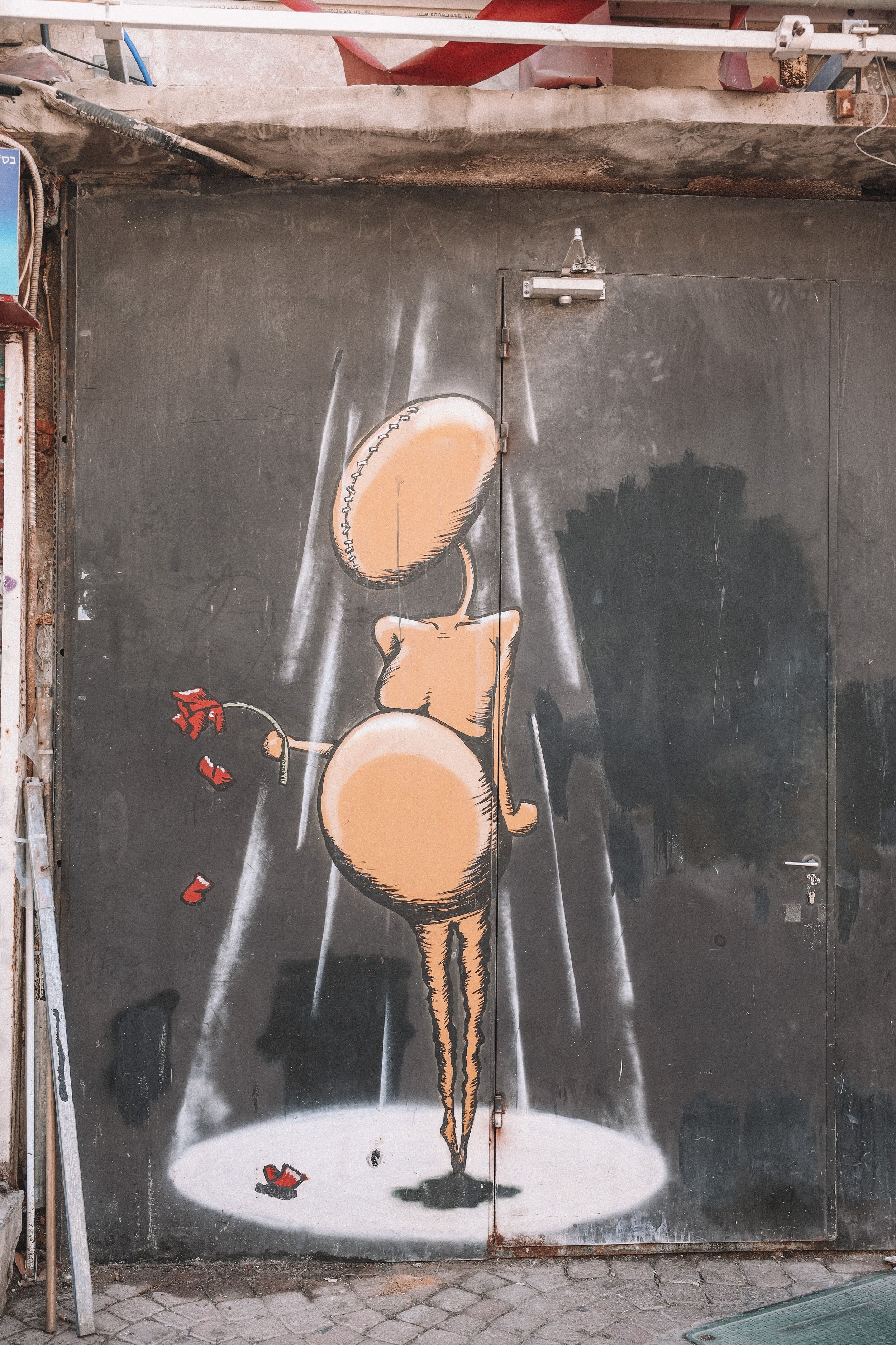 Graffiti d'un personnage tenant une rose fanée - Florentine - Tel Aviv - Israël