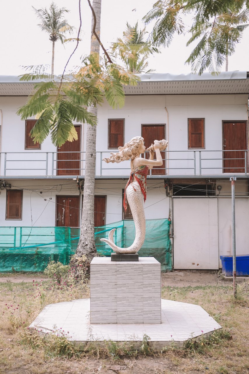 Signing Mermaid Statue - Railay Beach - Krabi - Thailand