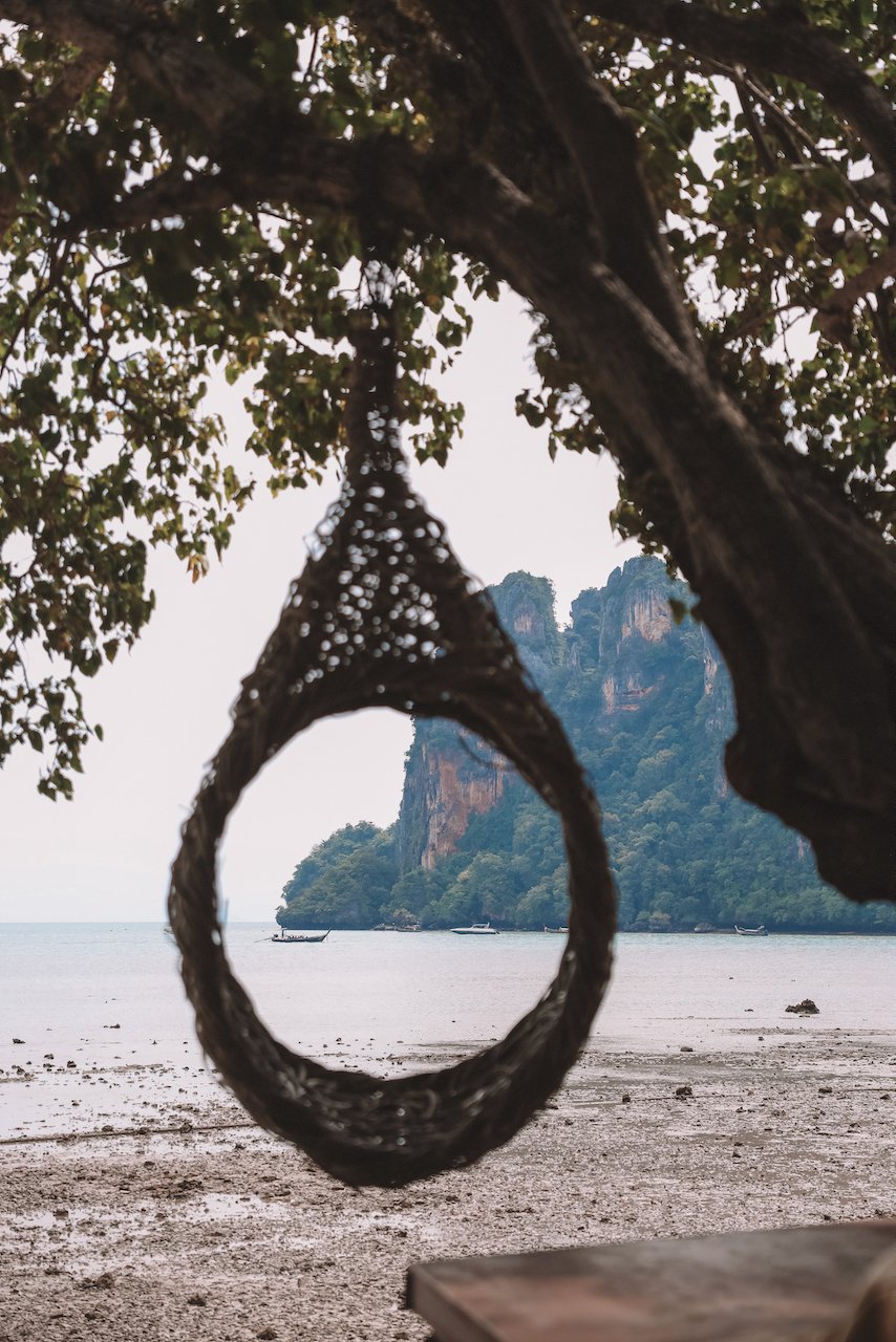 A hanging nest at Tew Lay Bar - Railay Beach - Krabi - Thailand