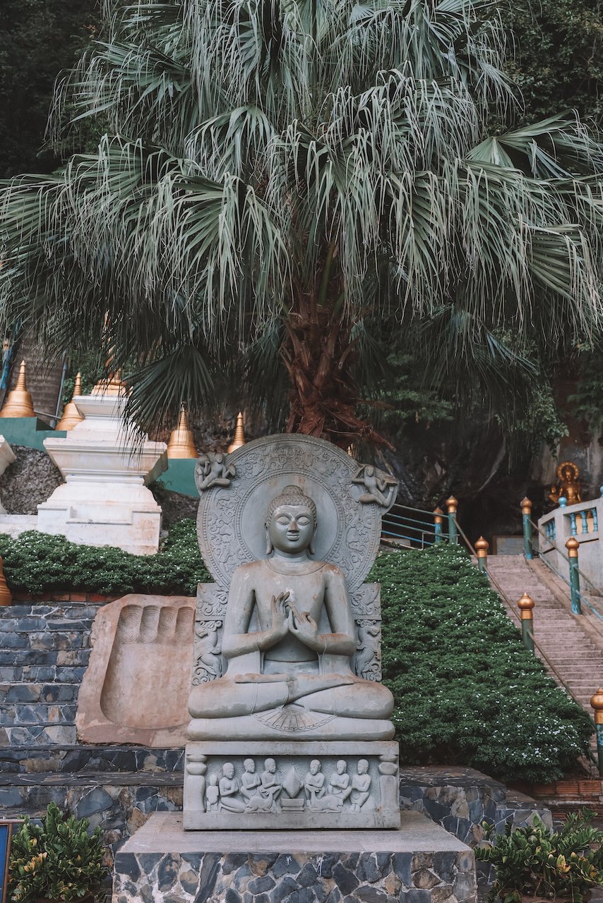 Statue de Bouddha en béton - Tiger Cave Temple - Krabi - Thaïlande