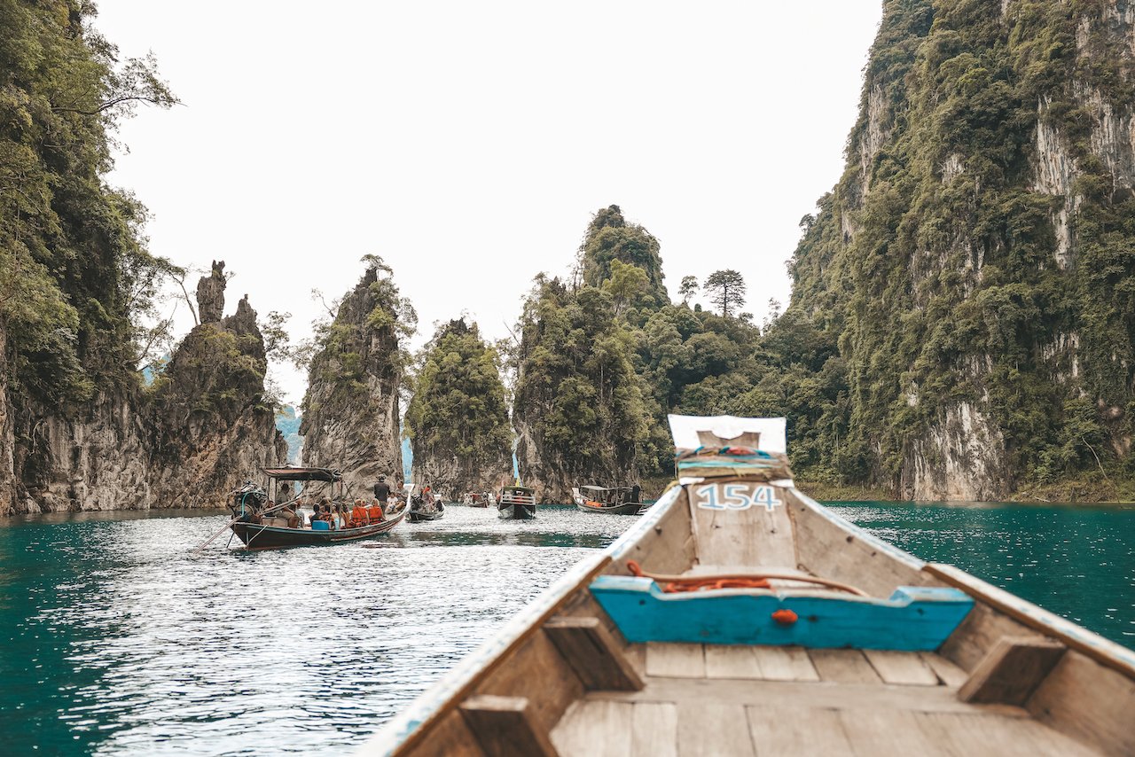 Tour en bateau près de Khao Sam Kloe - Parc national de Khao Sok - Thaïlande