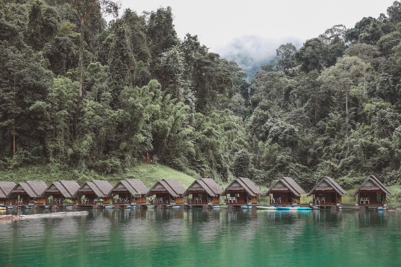 The floating bungalows at Praiwan Raft House - Khao Sok National Park - Thailand