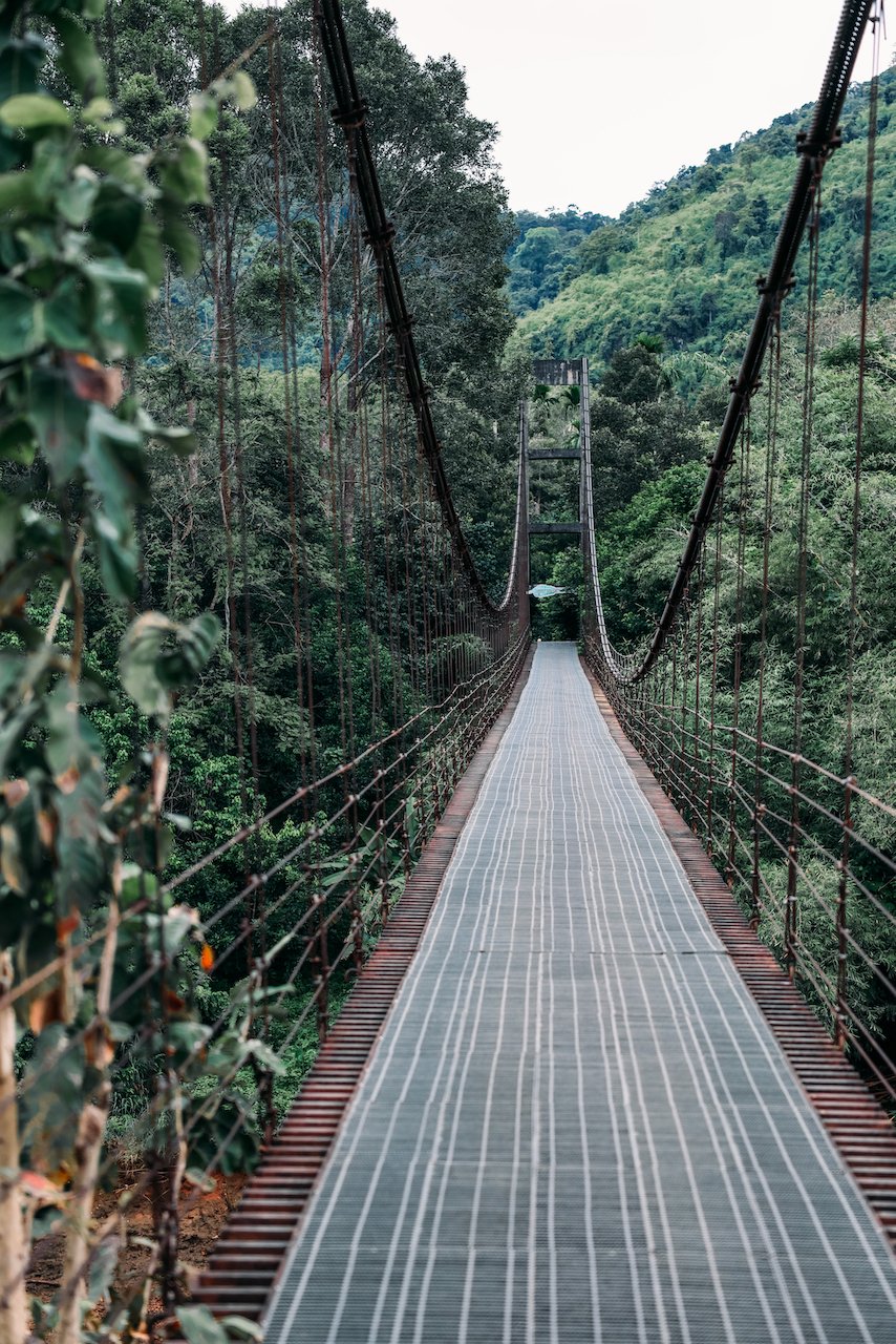 สะพานแขวน​ ภูเขารูปหัวใจ - Wat Khao Phang - Khao Sok National Park - Surat Thani - Thailand