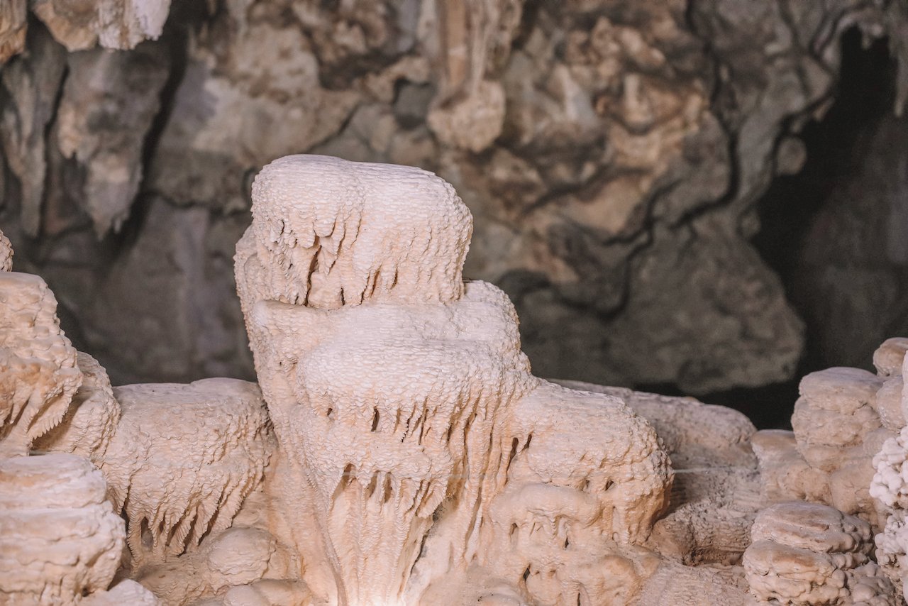 Les formations de calcaire de la Coral Cave - Parc national de Khao Sok - Thaïlande