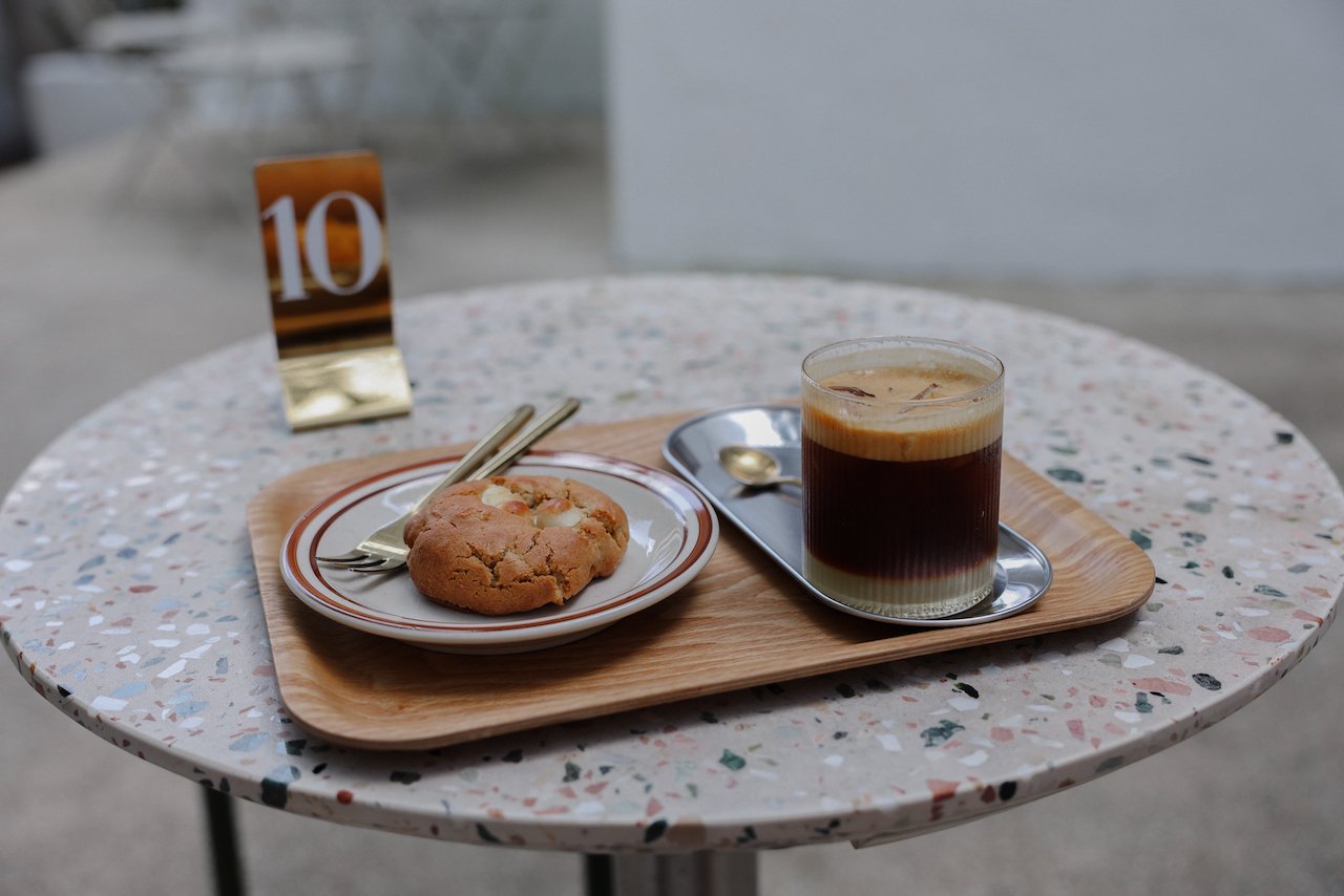Coffee and cookie at Glin Cafe - Chiang Mai - Northern Thailand