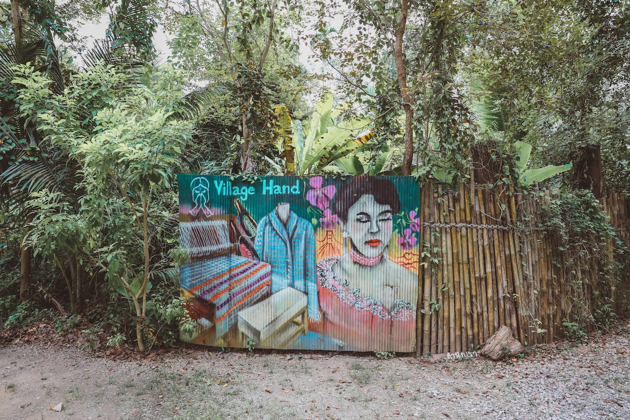 Street art près de l'atelier de tissage - Khao Phang - Sonchana Farm - Parc national de Khao Sok - Thaïlande