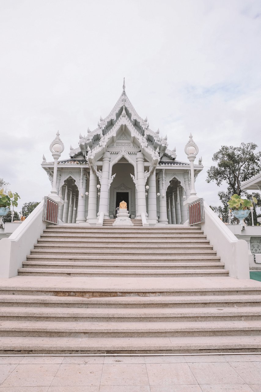 L'escalier qui mène au temple - Temple de Krabi - Krabi - Thaïlande