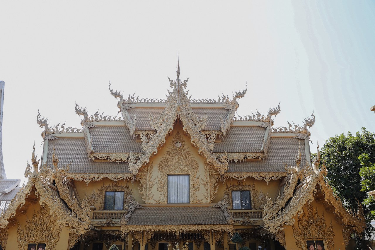 L'immeuble doré des toilettes -Temple Blanc - Chiang Rai - Nord de la Thaïlande
