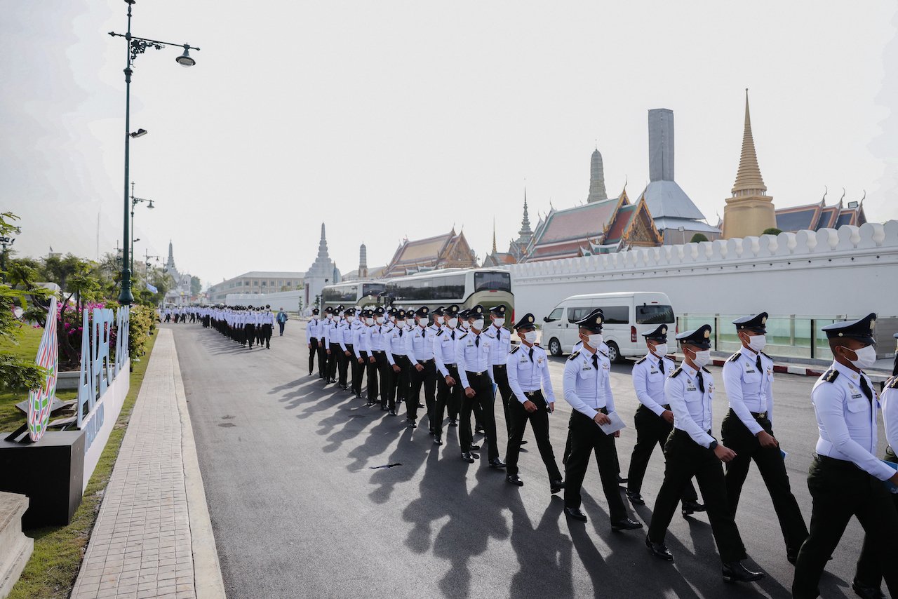 Les soldat pendant une parade devant le Grand Palais - Bangkok - Thaïlande