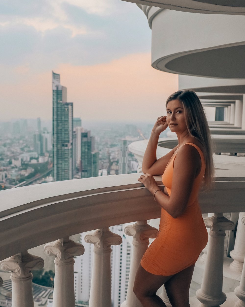 Posing on my balcony in the Tower Club - Lebua Hotel - Bangkok - Thailand