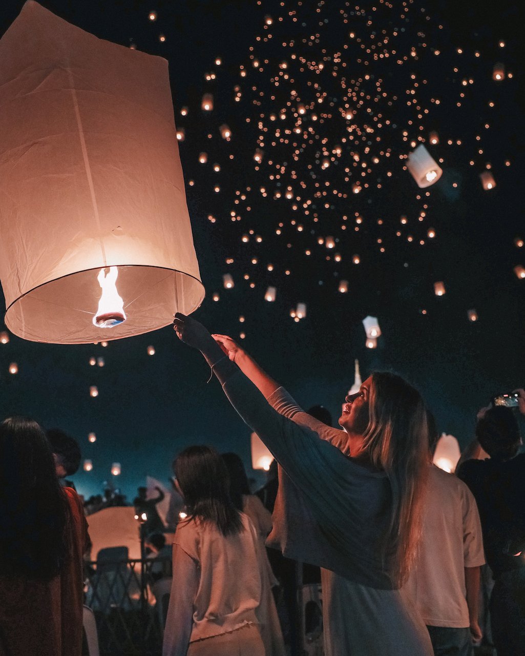 Nuit totalement magique lors du lâcher de lanternes - Yi Peng 2022 - CAD Cultural Center - Chiang Mai - Nord de la Thaïlande