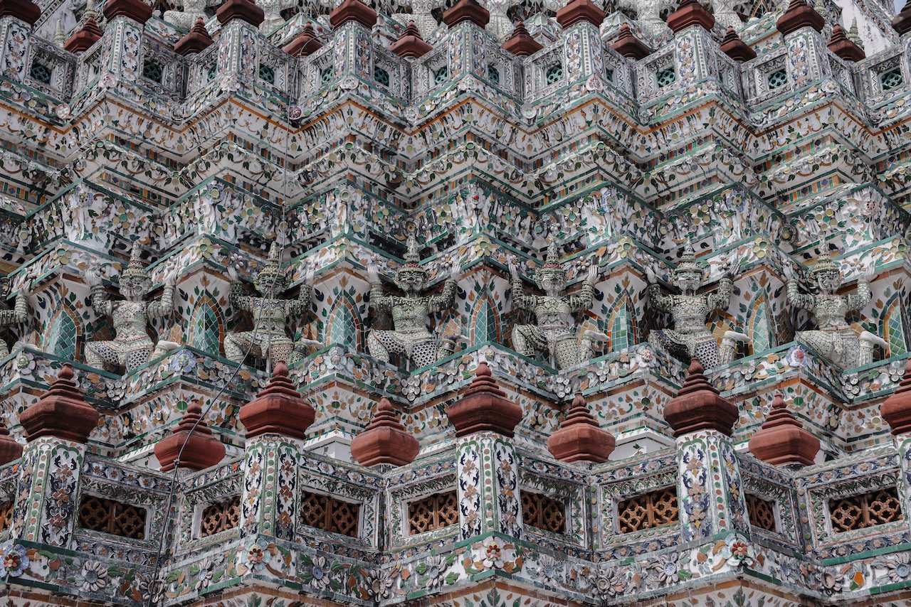 Les détails de la céramique au temple de Wat Arun - Bangkok - Thaïlande