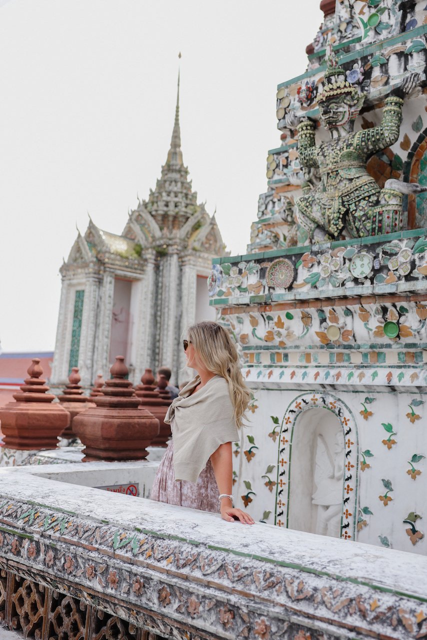 Déambuler dans les couloirs du temple de Wat Arun - Bangkok - Thaïlande