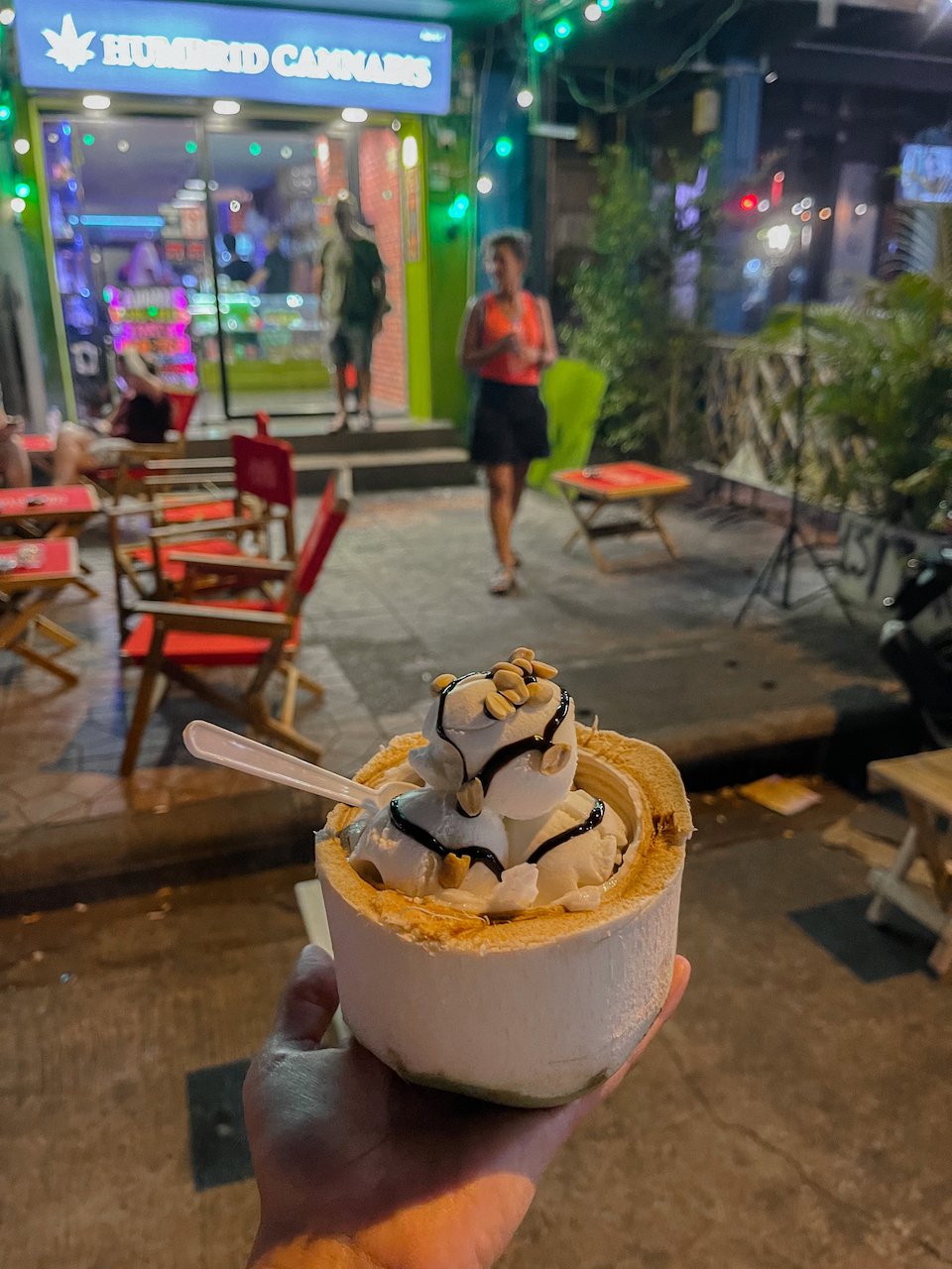 Crème glacée à la noix de coco - Soi Rambuttri - Bangkok - Thaïlande