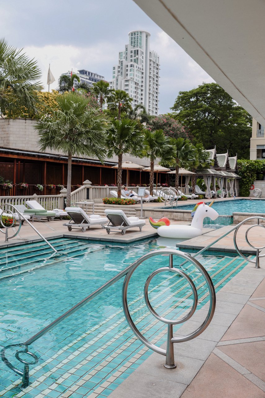 Baignade dans la piscine - Peninsula - Bangkok - Thaïlande