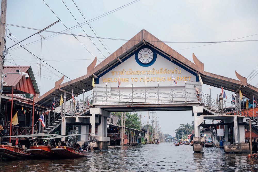 Welcome to the market sign and bridge - Damnoen Saduak Floating Market - Bangkok - Thailand