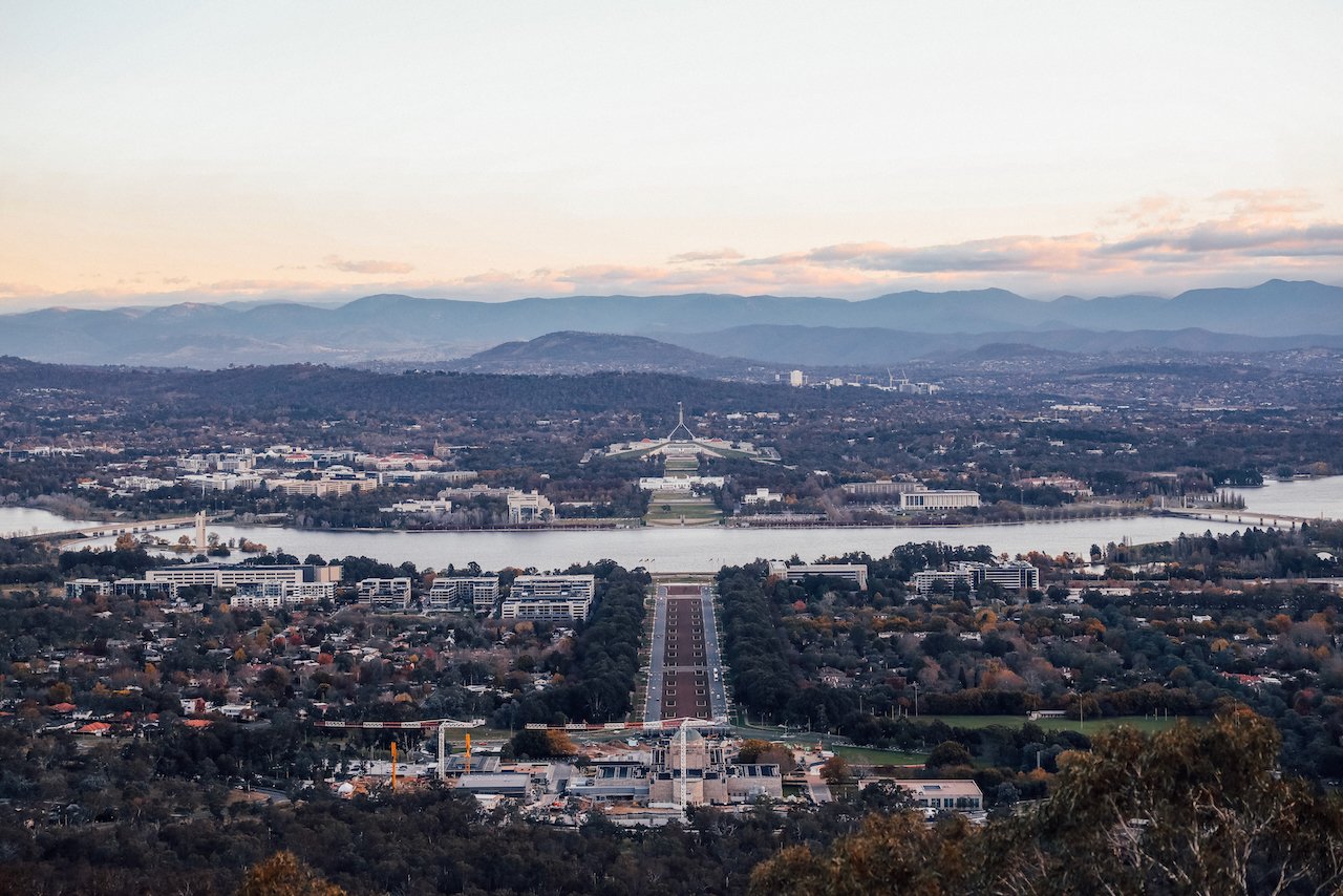 Vue depuis le sommet du Mont Ainslie au coucher du soleil - Canberra - Territoire de la capitale australienne (ACT) - Australie