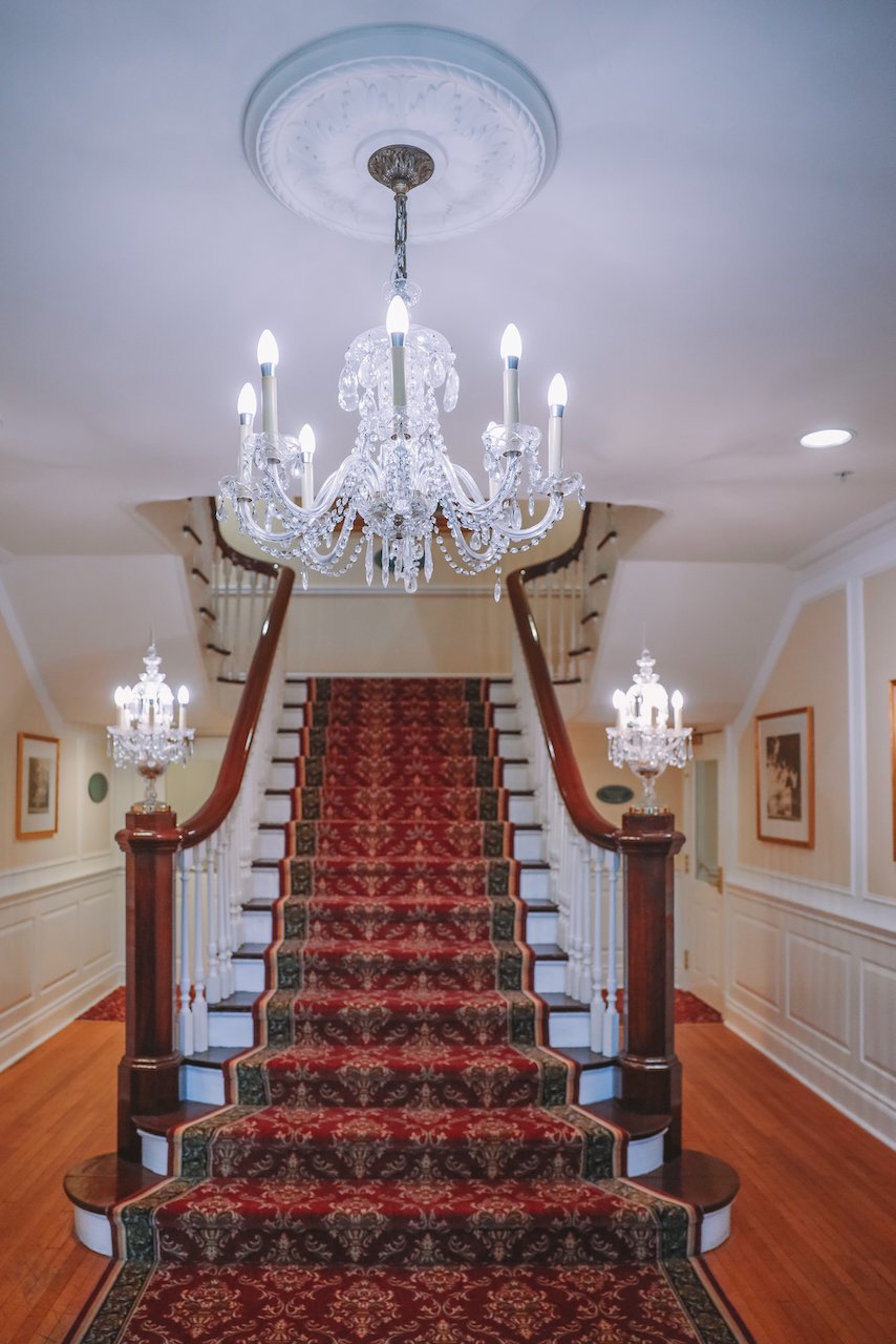 Central staircase and chandelier at the Riverbend Inn Hotel - Niagara-On-The-Lake - Ontario - Canada