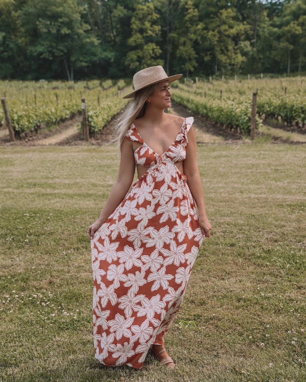 Posing in the vines - Château des Charmes - Niagara-On-The-Lake - Ontario - Canada