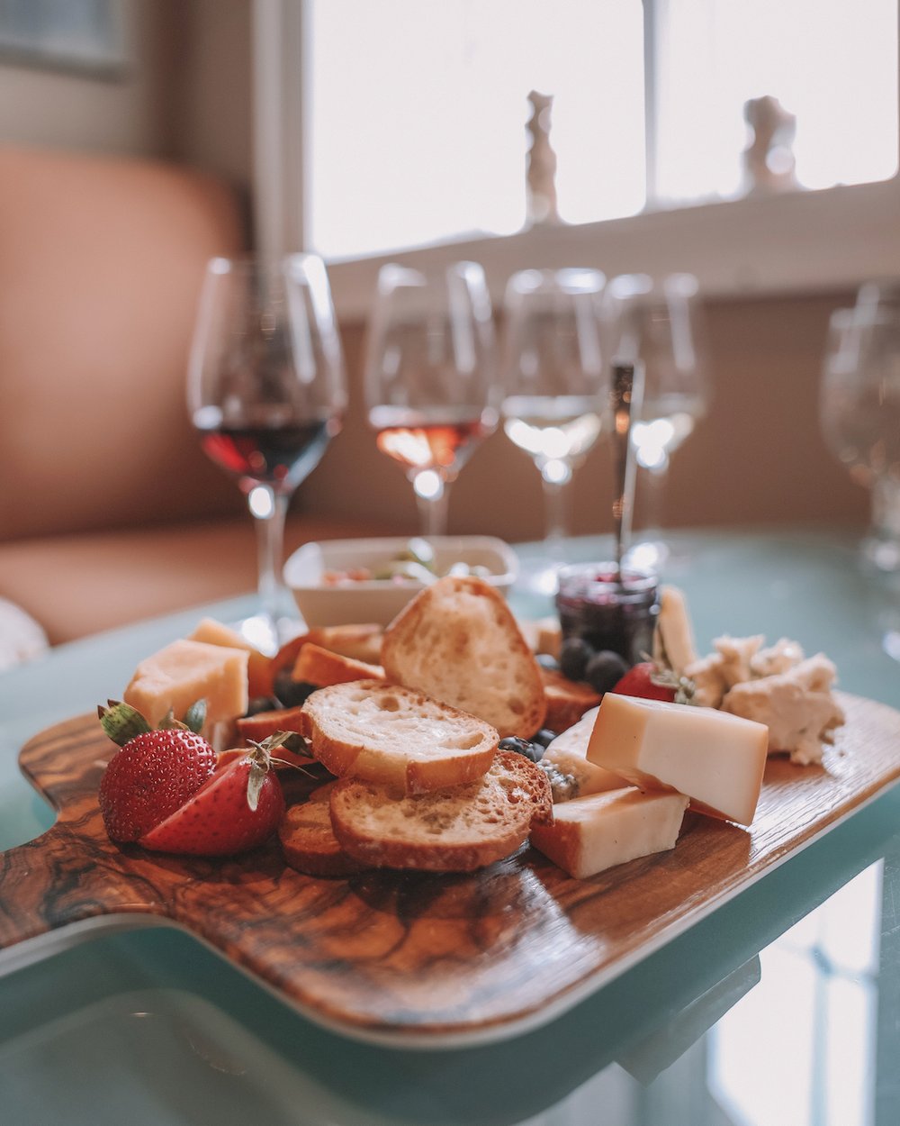 Wine tasting and local cheese platter - Château des Charmes - Niagara-On-The-Lake - Ontario - Canada