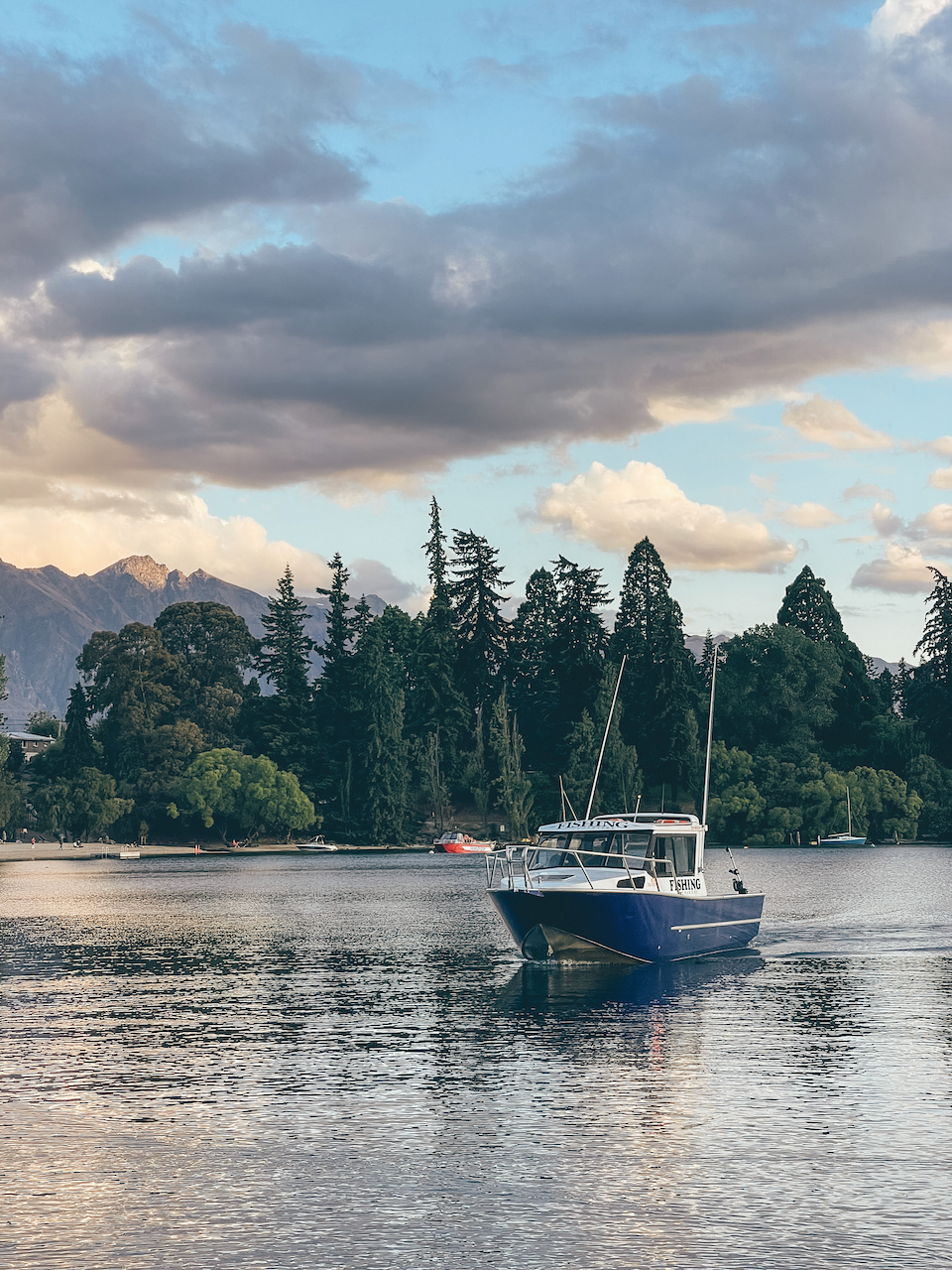 Boat coming to the wharf on Lake Wakatipu - Queenstown - New Zealand