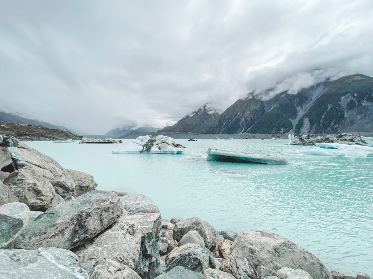 L'eau turquoise du lac Tasman - Glacier Tasman - Parc national du Mont Cook (Aoraki) - Nouvelle-Zélande