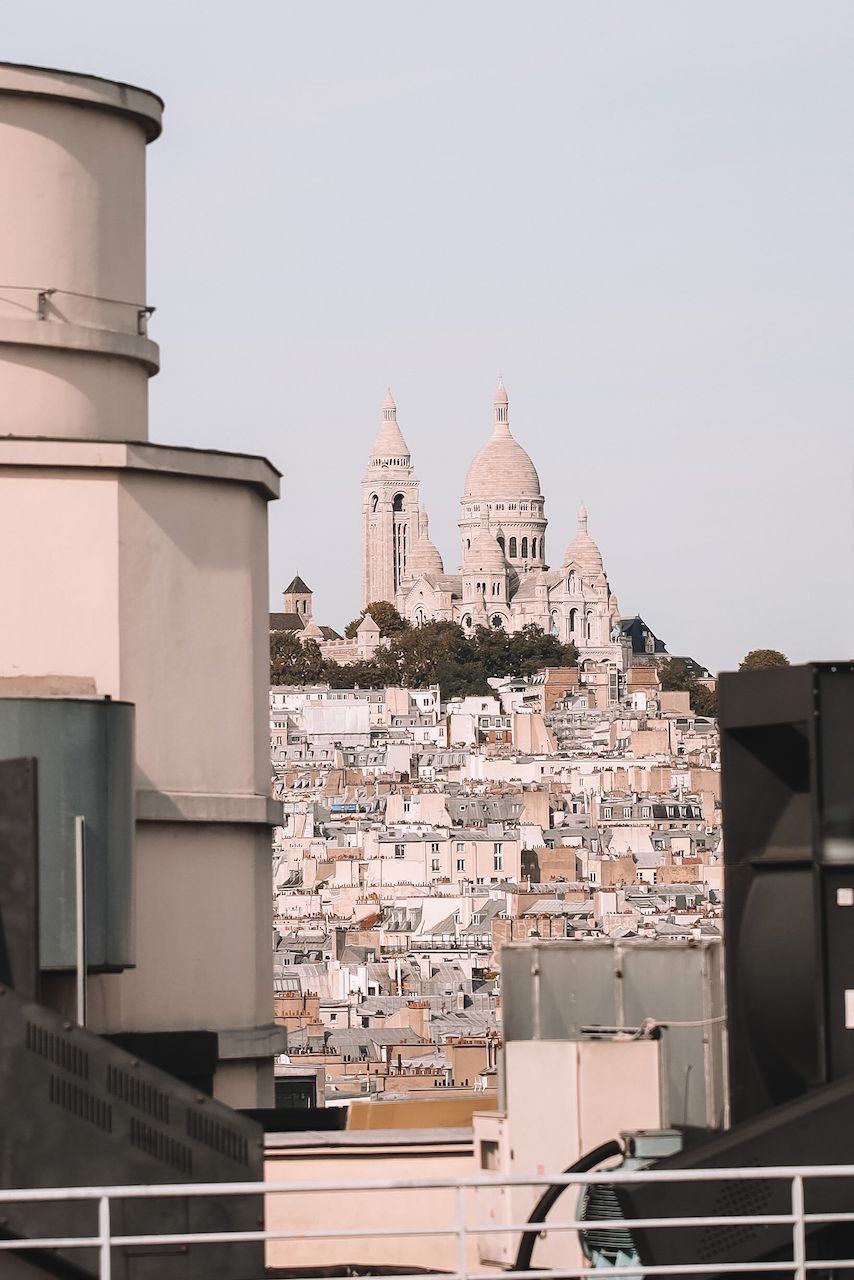 Le Sacré-Coeur aperçu depuis le rooftop des galeries Lafayette - Paris - France