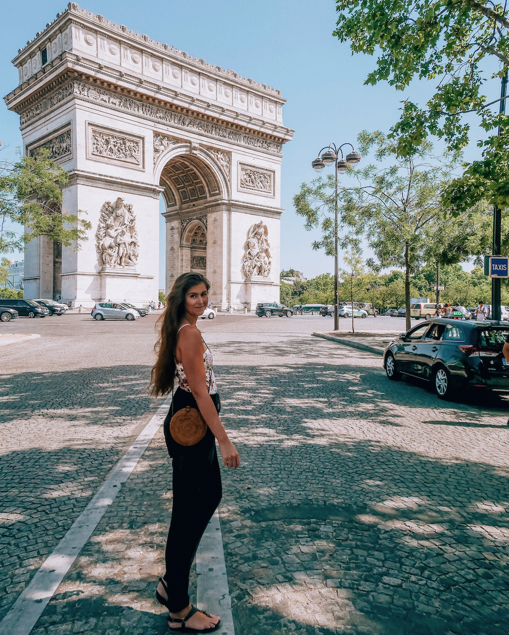 Woman posing in front of the Arc-de-Triomphe - Paris - France