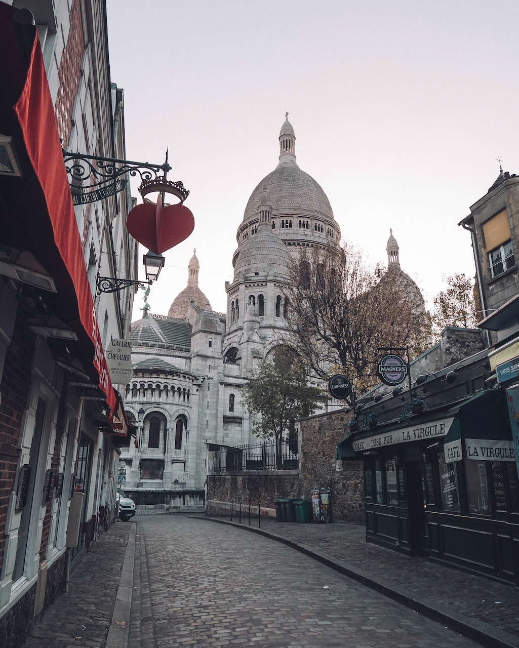 Les rues vides de Montmartre de bon matin - Paris - France