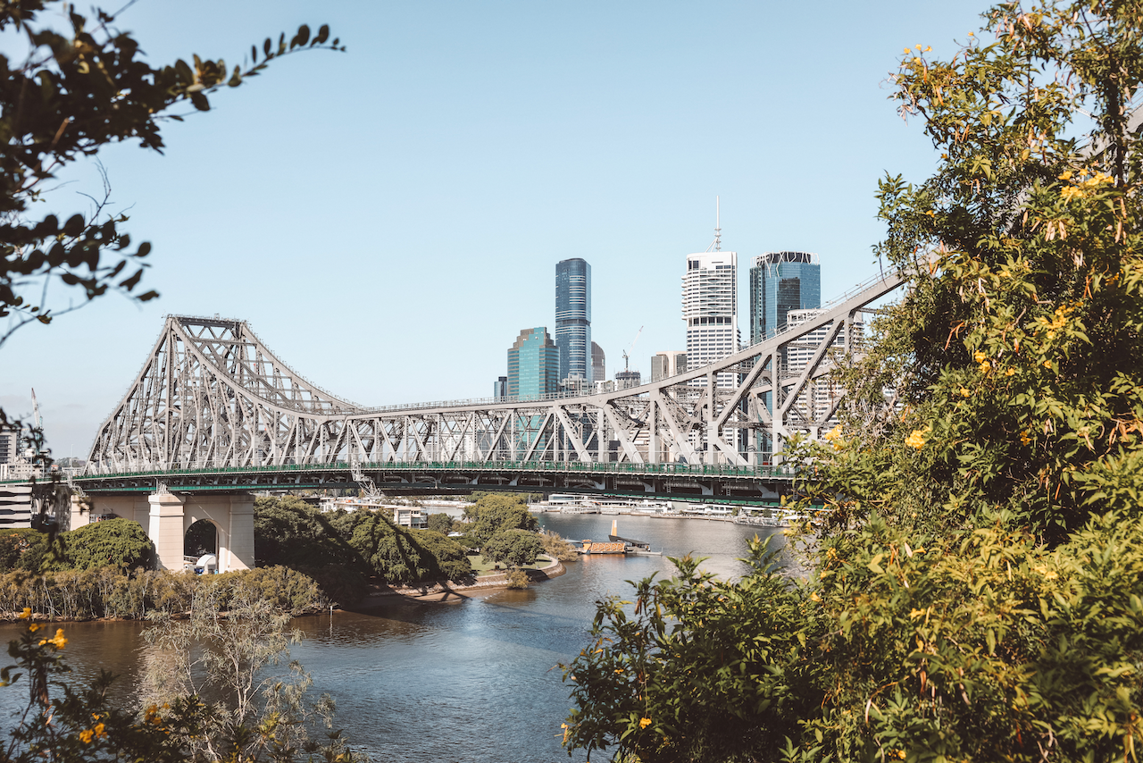 Le pont de Story Bridge à travers la verdure - Brisbane - Queensland - Australie