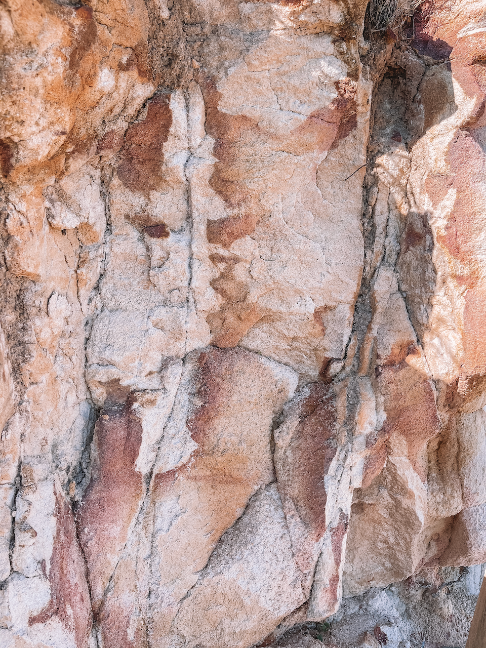 Les couleurs rougeâtre de la pierre - Île de Moreton - Queensland - Australie