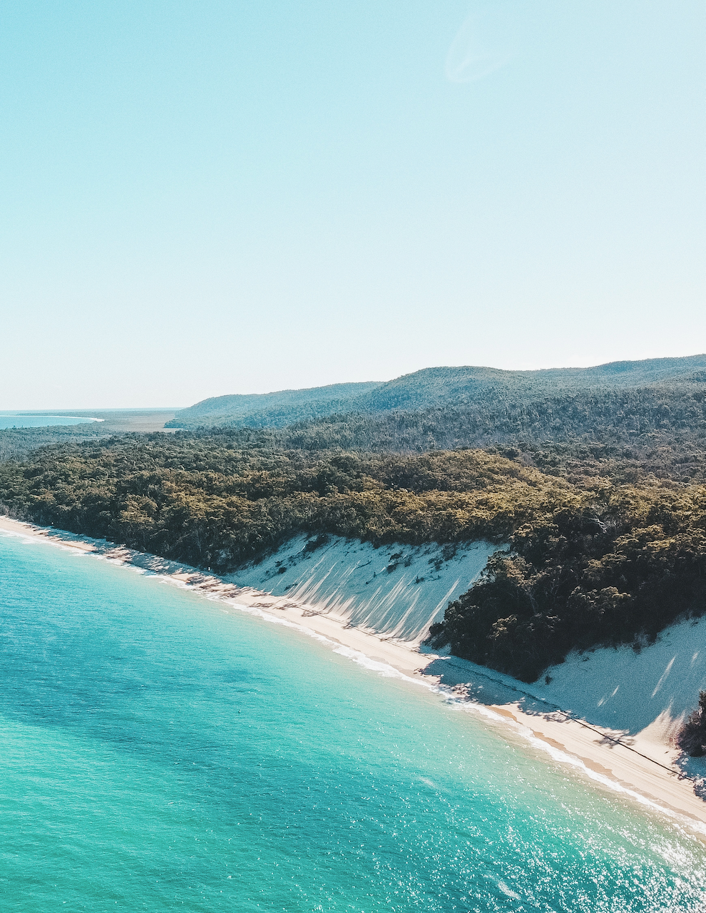 Vue aérienne par drone de la plage principale - Île de Moreton - Queensland - Australie
