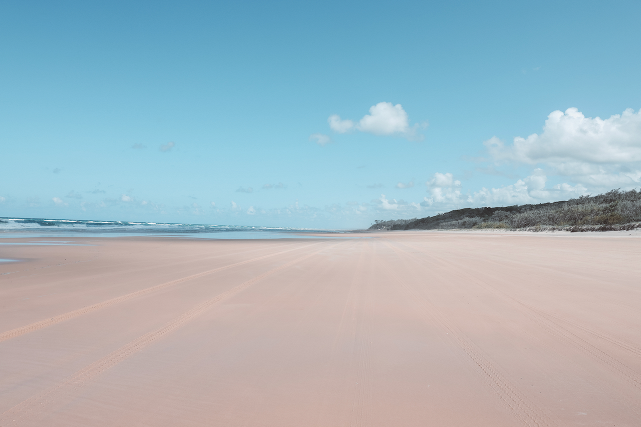 Plage à l'infini - 75 Mile Beach - K'gari (Île Fraser) - Queensland - Australie