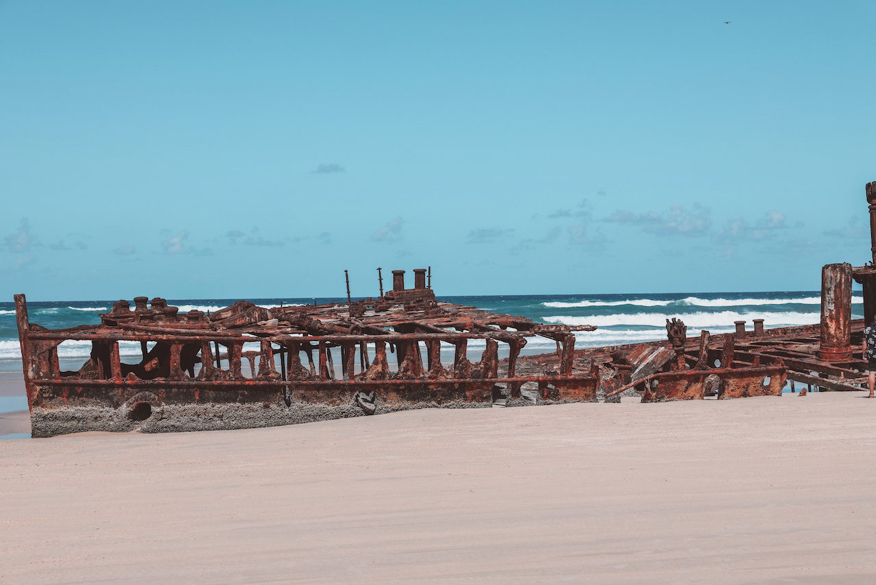 D'autres photos du bateau échoué sur la plage de 75-Mile Beach - K'gari (Île Fraser) - Queensland - Australie