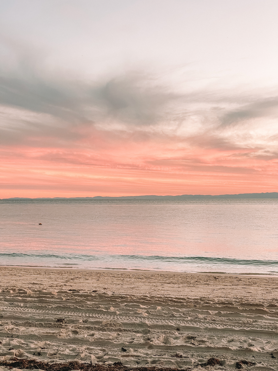 Pink hues on Bulwer Beach - Moreton Island - Queensland - Australia