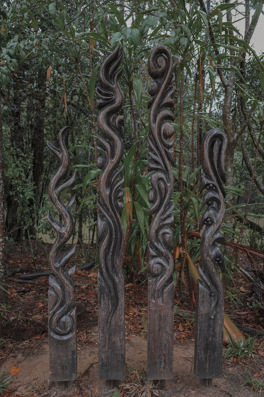 Les totems en bois de Palm Park - Mullumbimby - Brunswick Heads - Byron Bay - New South Wales - Australie