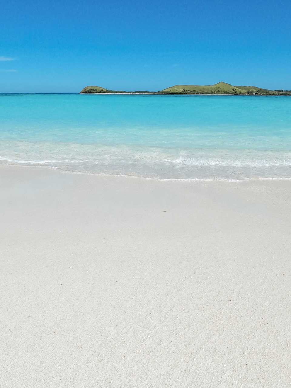 Turquoise water of Mana Island Sand Bar - Mamanuca Islands - Fiji