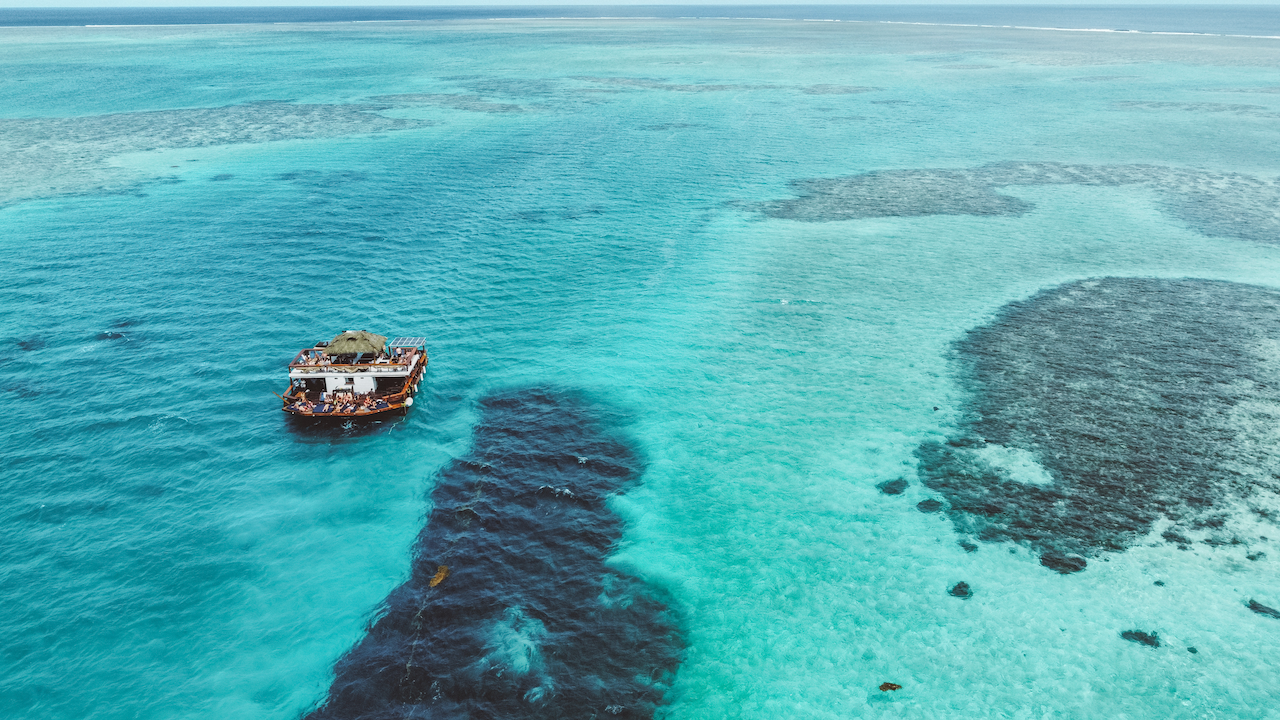 Photo de drone de Cloud 9 dans le pacifique - Mamanucas - Îles Fidji