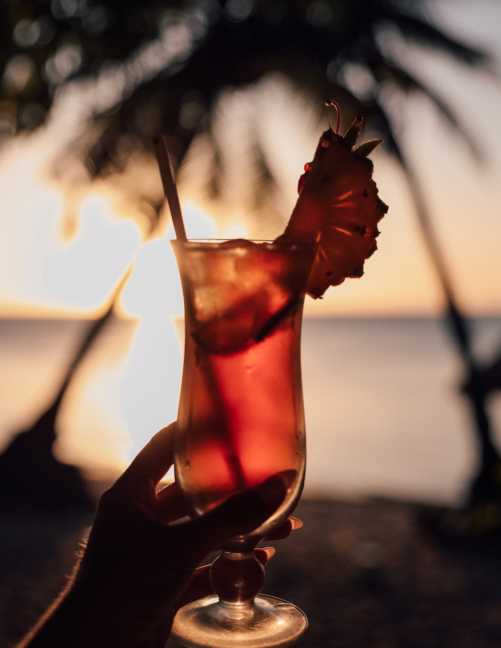 Long Island Iced Tea à la plage au coucher du soleil - Blue Lagoon Beach Resort - Île de Nacula - Îles Yasawa - Îles Fidji