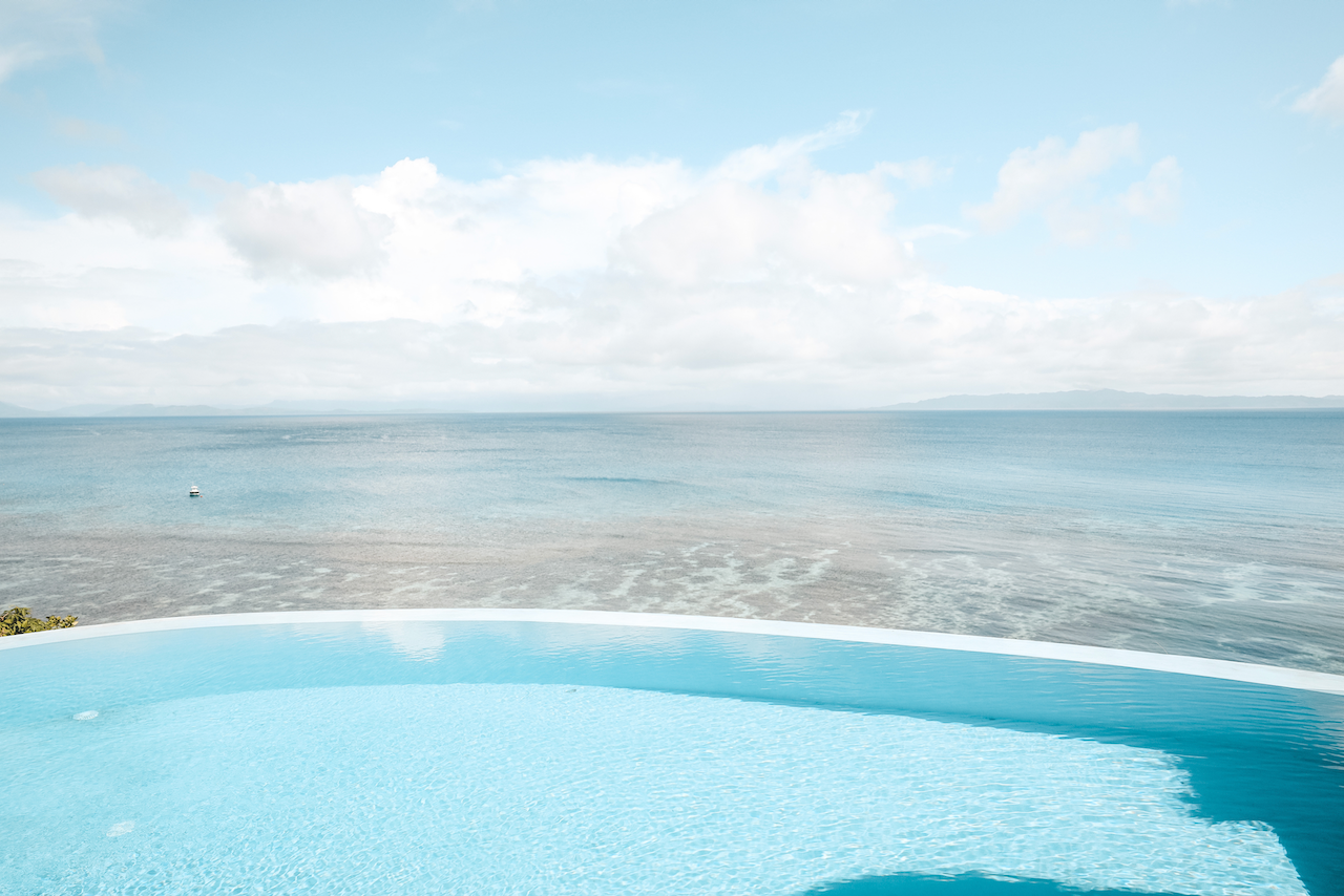 Bright blue infinity pool - Raitotoka Eco Resort - Taveuni Island - Fiji