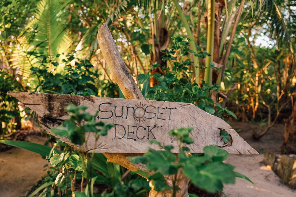 Sign to the sunset viewing deck - Barefoot Manta Resort - Yasawa Islands - Fiji