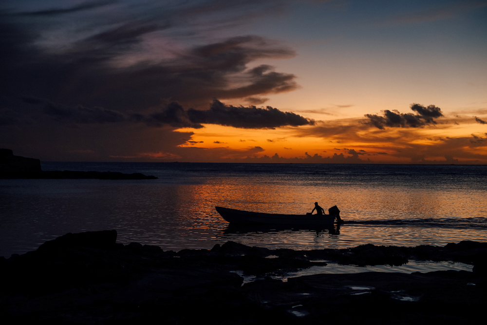 Little motor boat anchored at sunset - Barefoot Manta Resort - Yasawa Islands - Fiji
