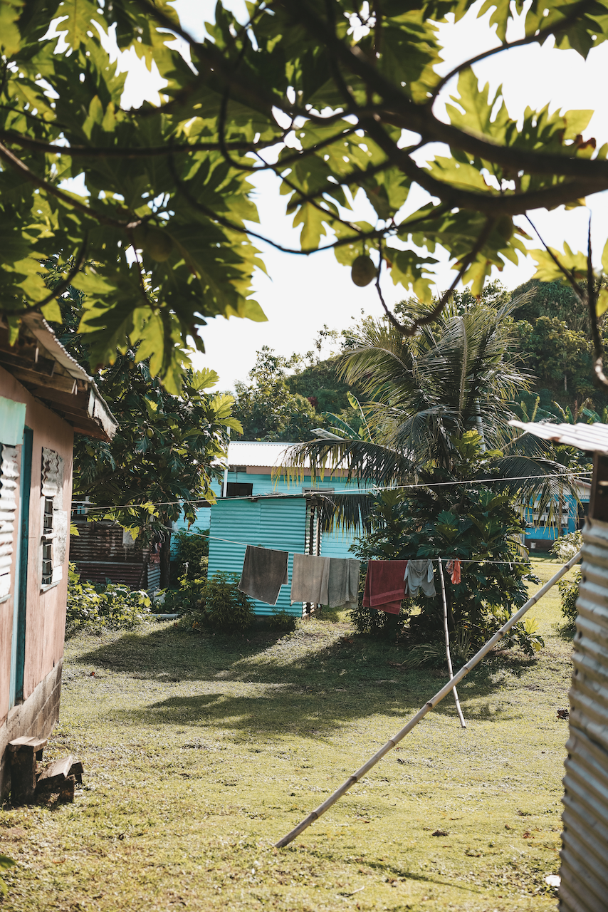 Cours de récréation de l'école de Lavena - Île de Taveuni - Îles Fidji