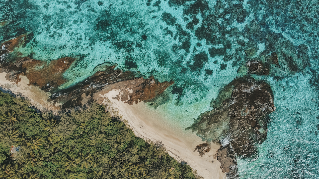 DJI Mavic Mini Drone Shot - Barefoot Manta Resort - Yasawa Islands - Fiji (Copy)
