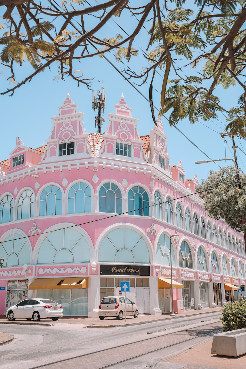 Plaza Daniel Leo Shopping Mall - Aruba - ABC Islands