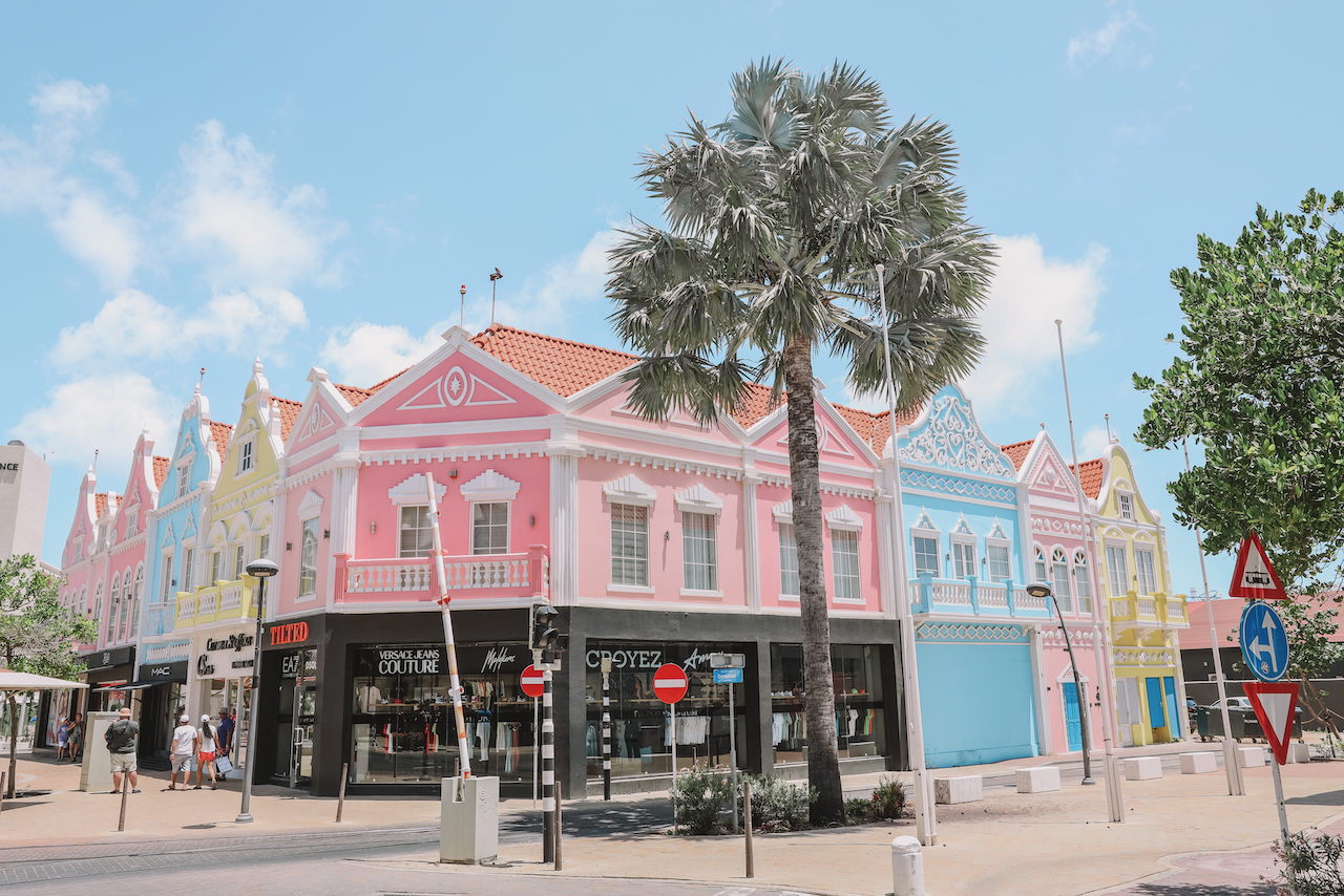 Les immeubles colorés d'Oranjestad - Aruba - Îles ABC - Caraïbes
